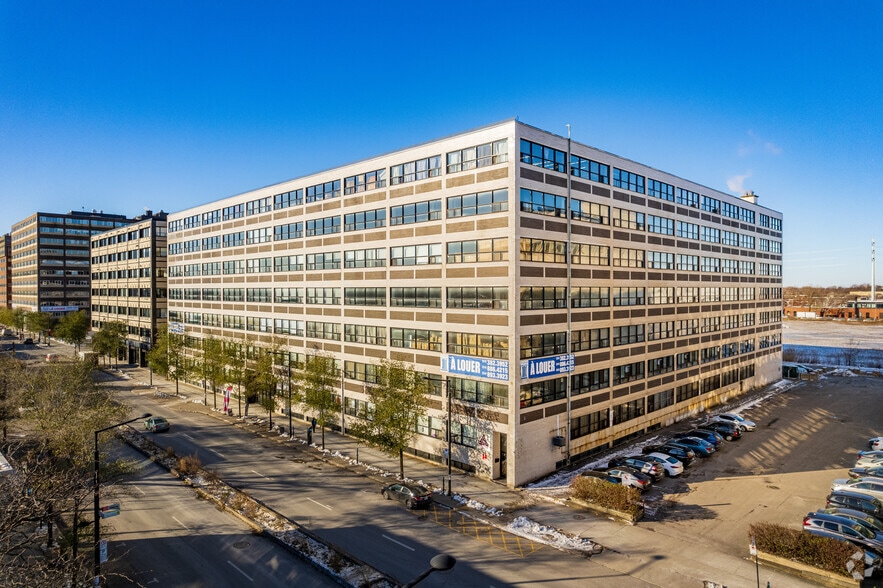 More Photos Of 111 Rue Chabanel O, Montréal Loft Creative Space For Lease