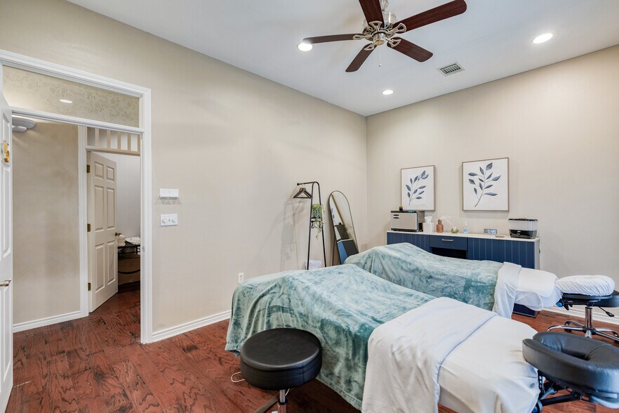 More Photos Of 12335 Hymeadow Dr, Austin Office For Sale