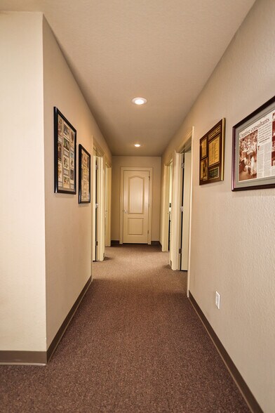 More Photos Of 1391 Plaza Pl, Springdale Office For Sale