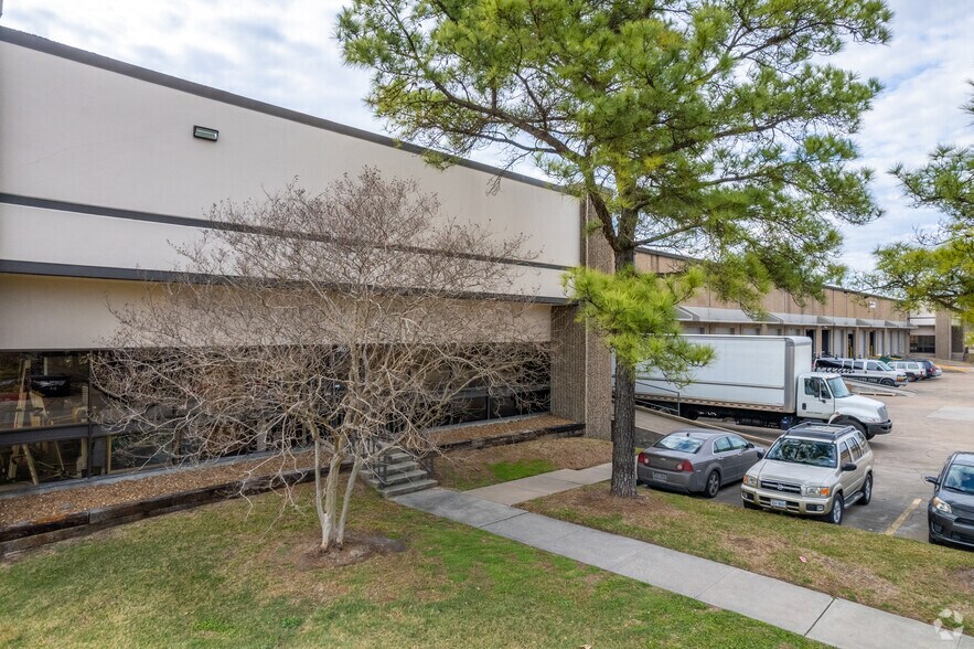 More Photos Of 5700-5750 Campbell Rd, Houston Unknown For Lease