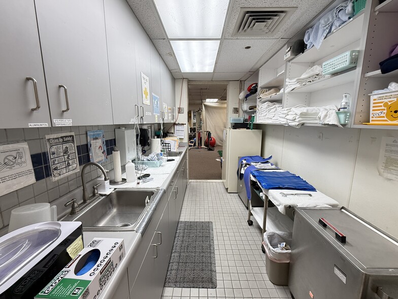 More Photos Of 725 Kapiolani Blvd, Honolulu Office For Sale