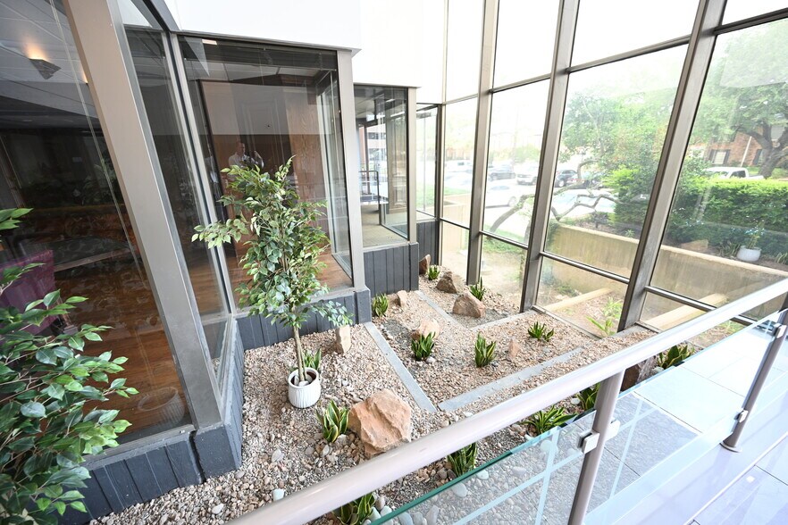 More Photos Of 2401 Fountain View Dr, Houston Office For Lease