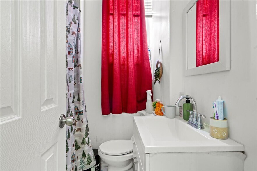 More Photos Of 900 Summit Ave, Union City Apartments For Sale