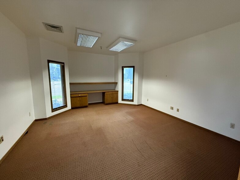 More Photos Of 933 Pine Grove Ave, Port Huron Medical For Sale