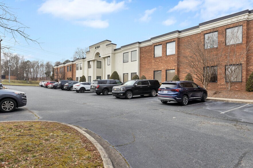 More Photos Of 2101 N Sardis Rd, Charlotte Office For Lease