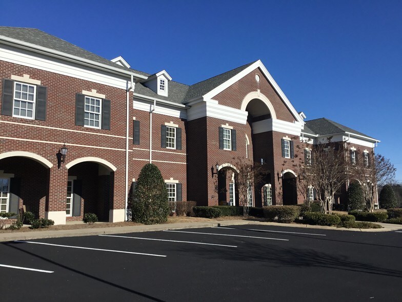 More Photos Of 100 Country Club Dr, Hendersonville Medical For Sale