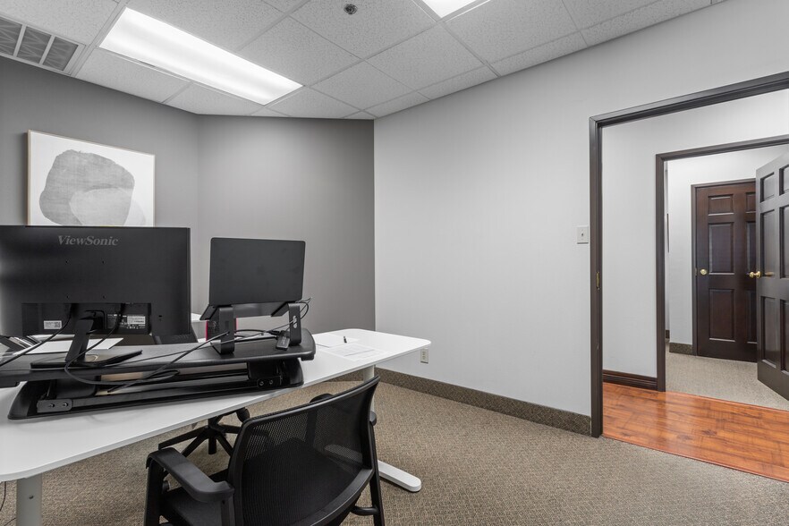 More Photos Of 17734 Preston Rd, Dallas Office For Sale