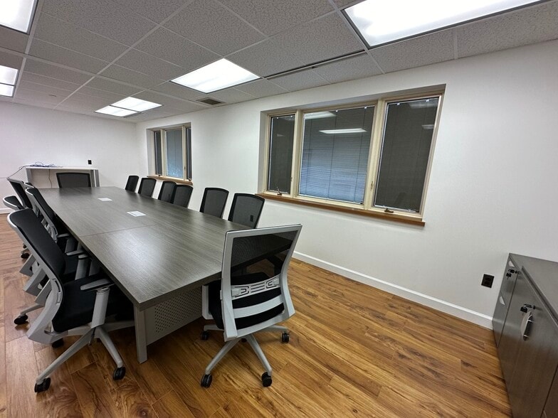 More Photos Of 9110 Edgeworth Dr, Capitol Heights Warehouse For Lease