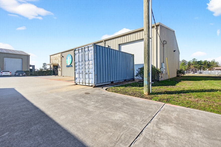 More Photos Of 8601 Fawn Trl, Conroe Warehouse For Lease