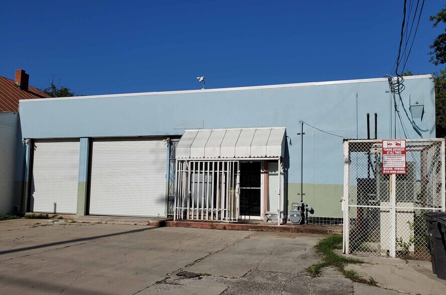 More Photos Of 1006 S Saint Marys St, San Antonio Storefront Retail Office For Sale