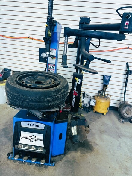 More Photos Of 102 Joblin St, Hinton Warehouse For Sale