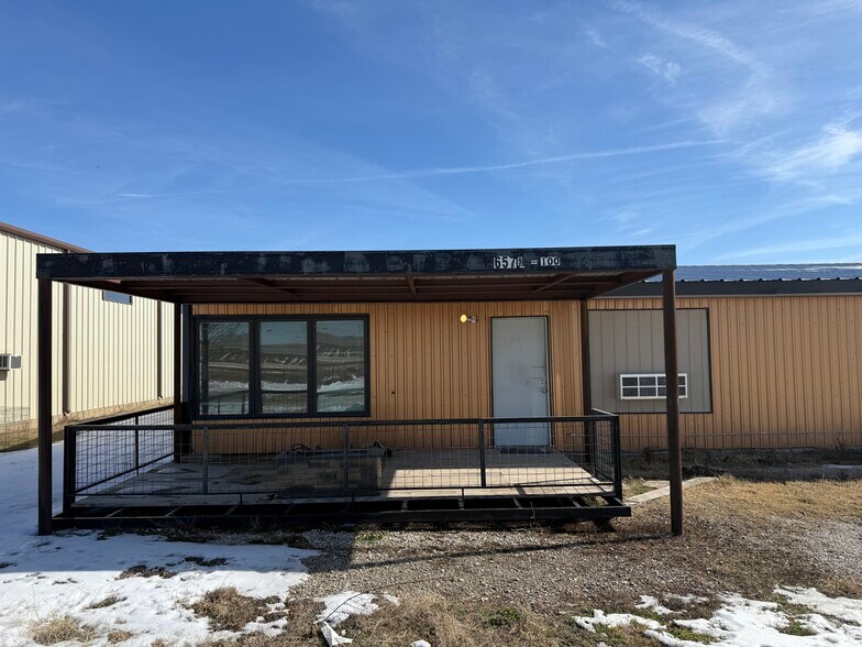 More Photos Of 6549 Interstate 35, Valley View Unknown For Lease