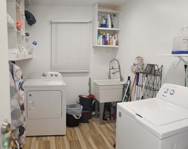 More Photos Of 1858 Dewey St, Hollywood Apartments For Sale