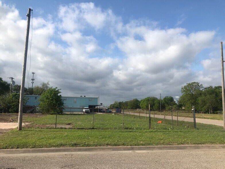 More Photos Of 909 N 8th Ave, Texas City Storefront Retail Office For Sale