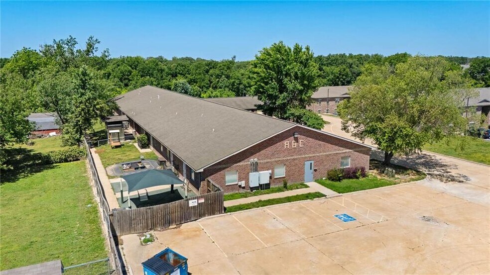 More Photos Of 185 Rebecca St, Gentry Office For Sale