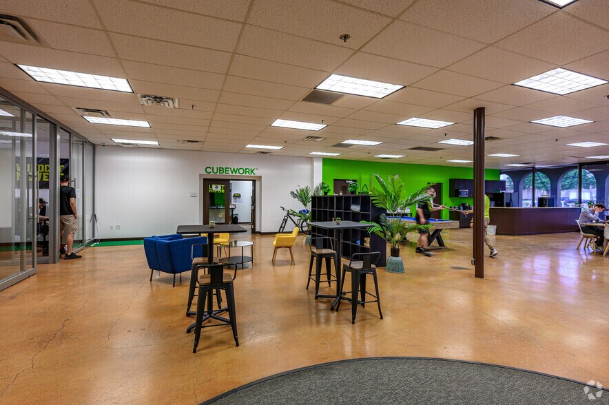 More Photos Of 4545 Spring Valley Rd, Farmers Branch Warehouse For Lease