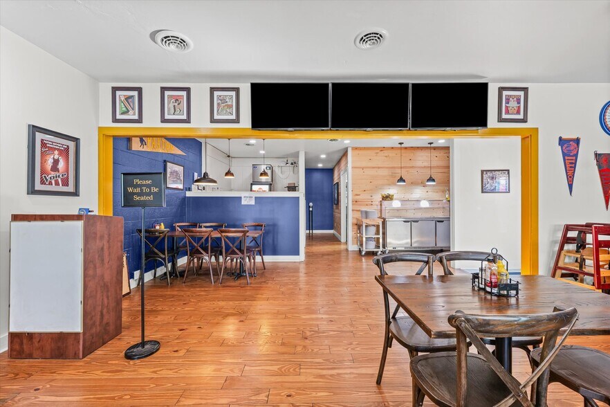 More Photos Of 125 S Market St, Paxton Specialty For Sale