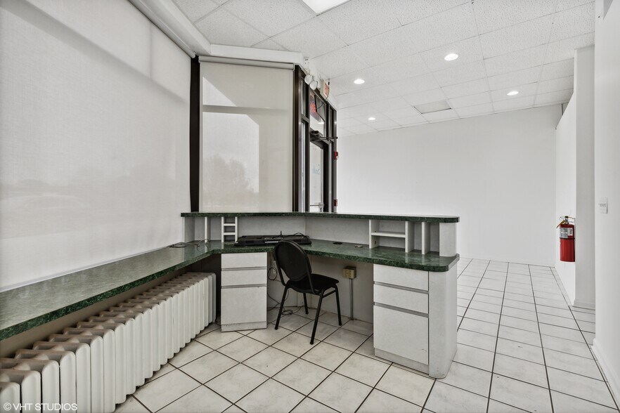 More Photos Of 410 Green Bay Rd, Highwood Office For Lease