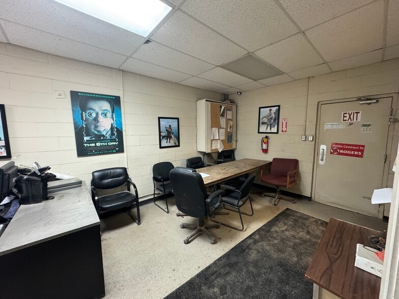 More Photos Of 36 Micro Crt, London Industrial For Lease