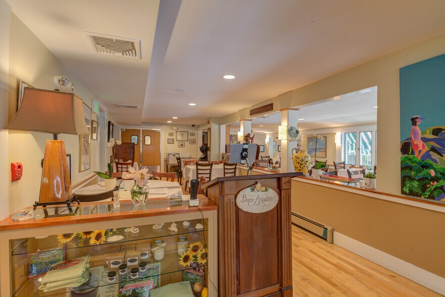 More Photos Of 200 Shore Rd, Ogunquit Restaurant For Sale