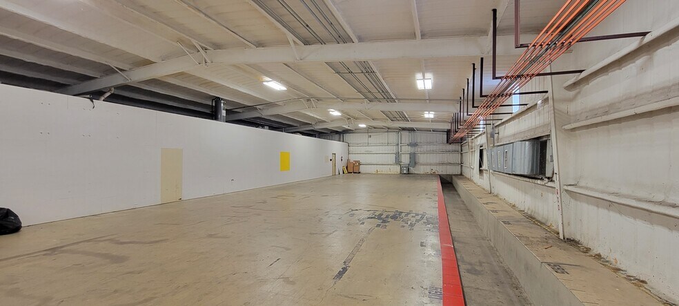 More Photos Of 4300 S US Highway 281, Pleasanton Warehouse For Lease