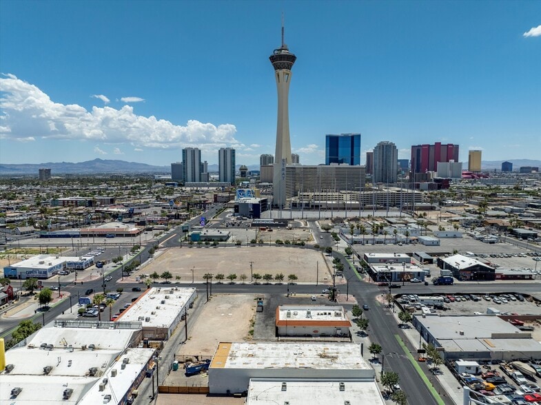 More Photos Of 1551 S Commerce St, Las Vegas Storefront For Lease