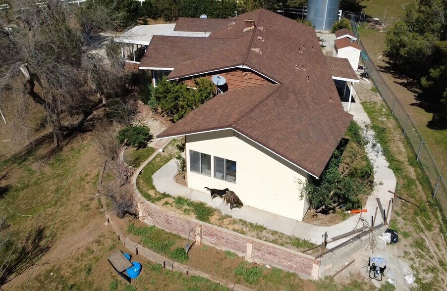 More Photos Of 33716 Hubbard Rd, Acton Flex For Lease