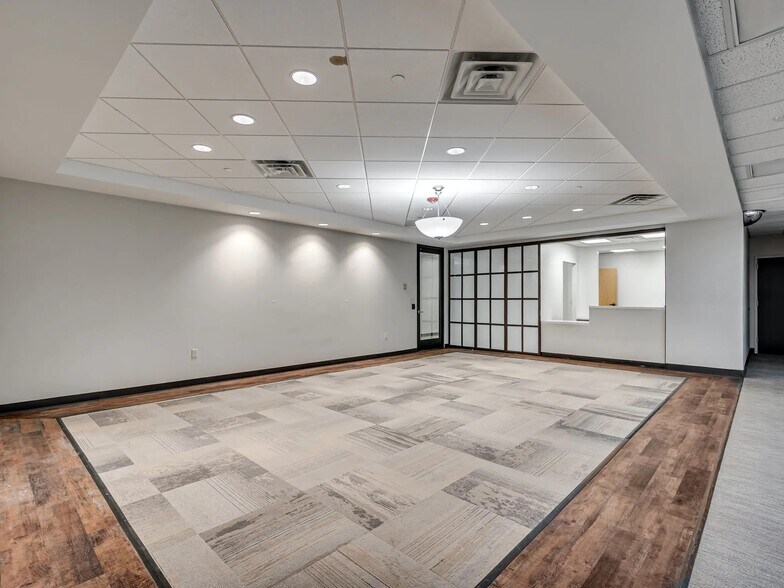 More Photos Of 7301 NW Expressway, Oklahoma City Office For Lease