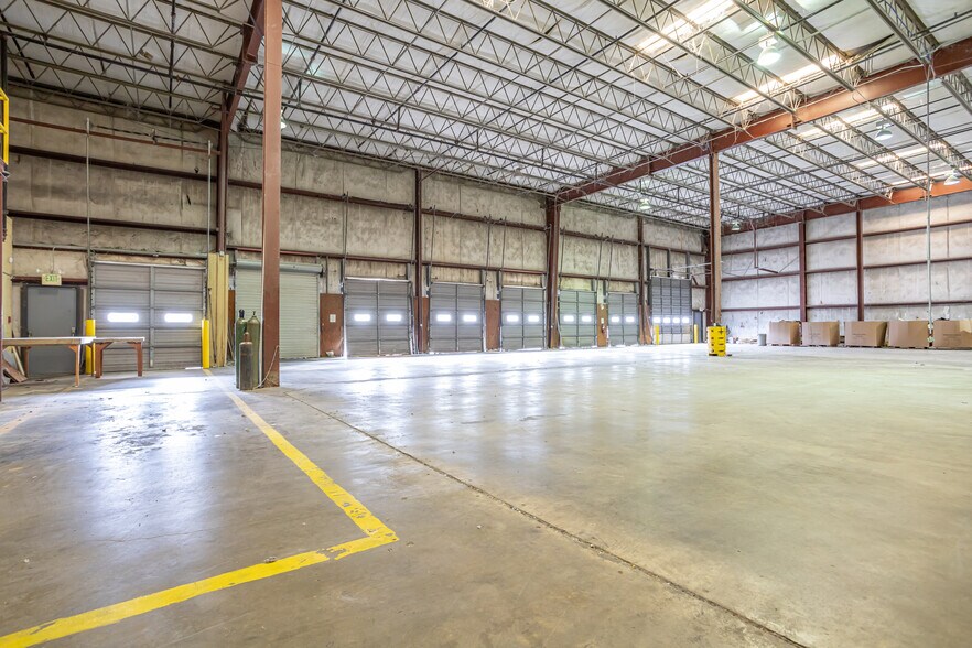 More Photos Of 601 McDuffie Ave, Selma Warehouse For Lease