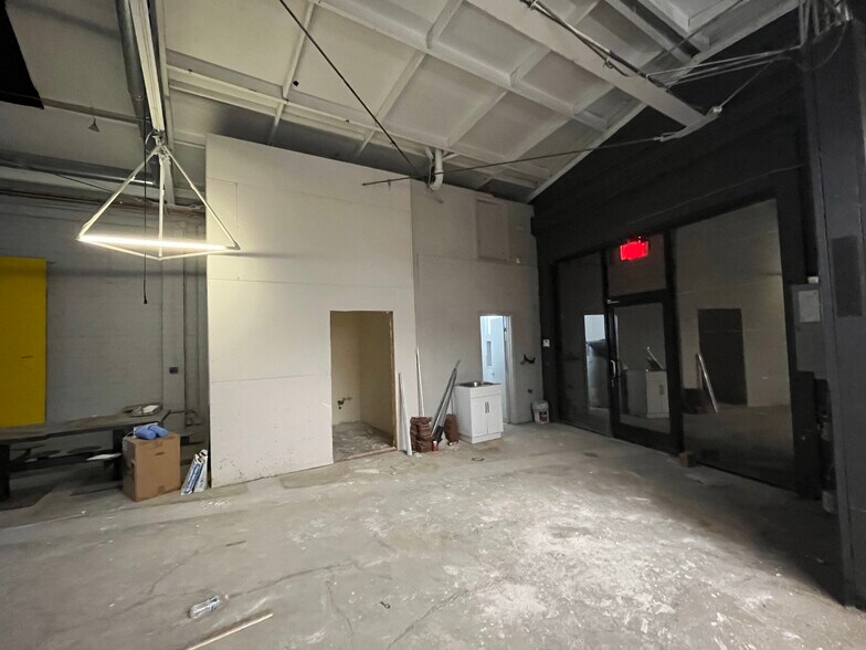 More Photos Of 5810 W 3rd St, Los Angeles Storefront For Lease