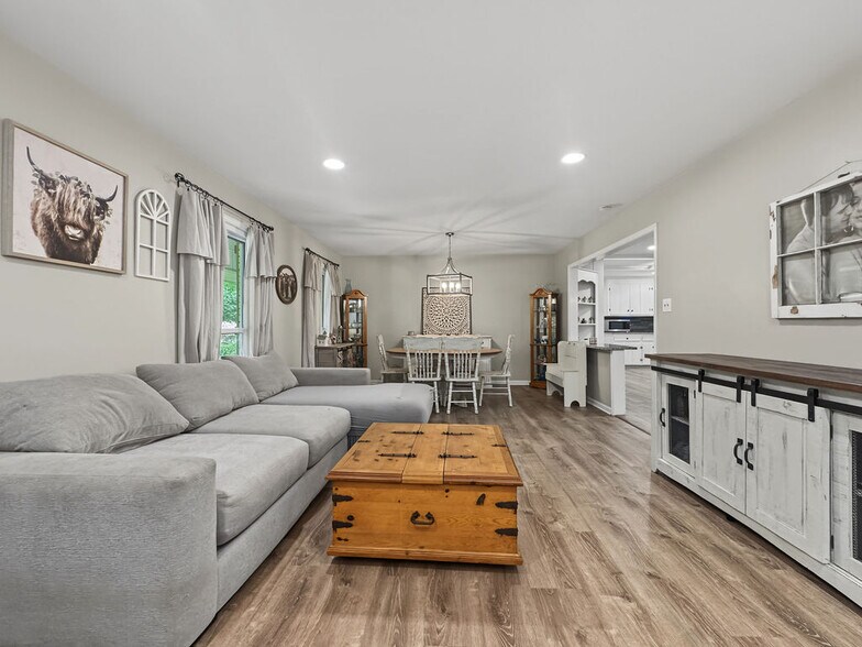 More Photos Of 5602 Highway 69 N, Northport Flex For Sale