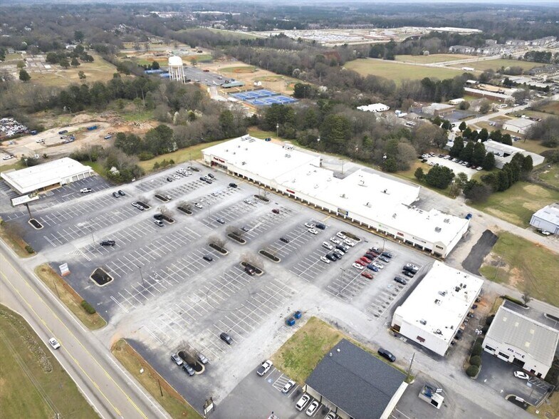 More Photos Of 564 Macon St, McDonough Unknown For Lease