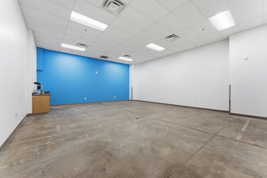 More Photos Of 324 Industrial Park Rd, Franklin Manufacturing For Lease