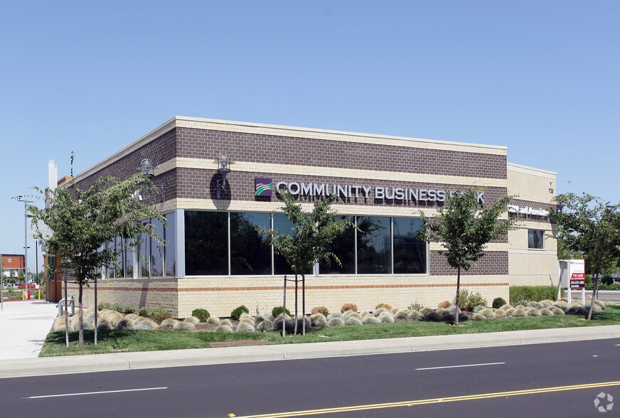 More Photos Of 725 Riverpoint Ct, West Sacramento Freestanding For Lease