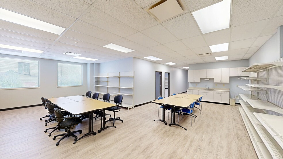 More Photos Of 1116 S Walton Blvd, Bentonville Office For Lease