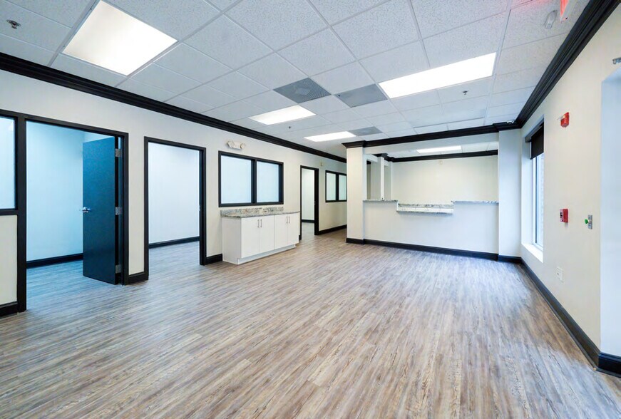 More Photos Of 3120 Latrobe Dr, Charlotte Showroom For Sale