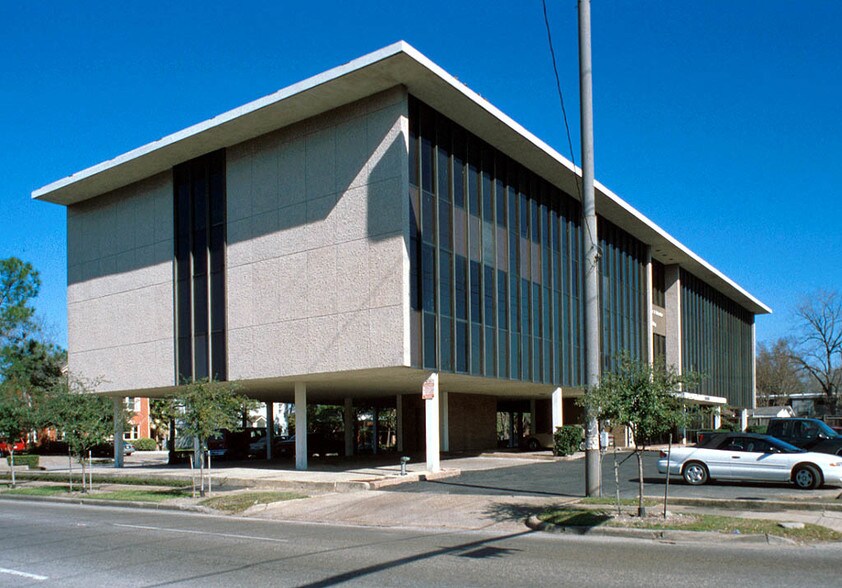 More Photos Of 2020 Southwest Fwy, Houston Office For Lease