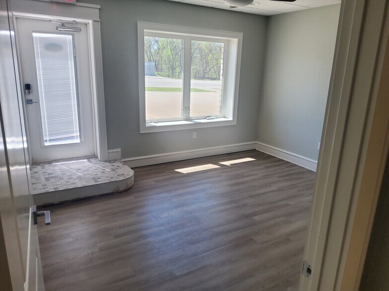 More Photos Of 10620 AR-72W, Bentonville Office For Lease