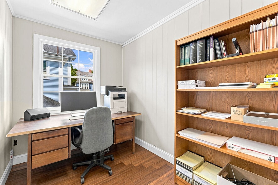 More Photos Of 17 Orchard St, New Bedford Office For Sale