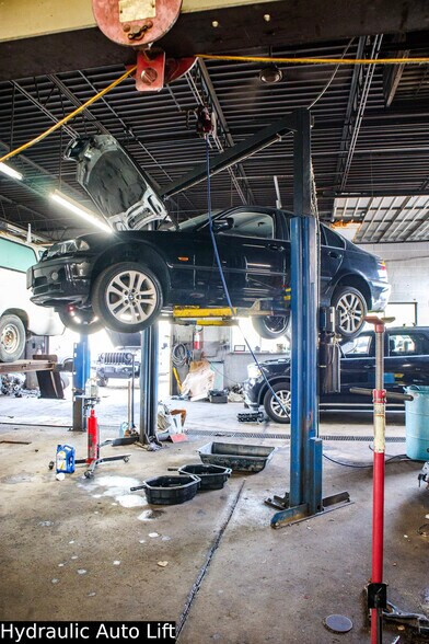 More Photos Of 325 1st St, Toledo Office For Sale