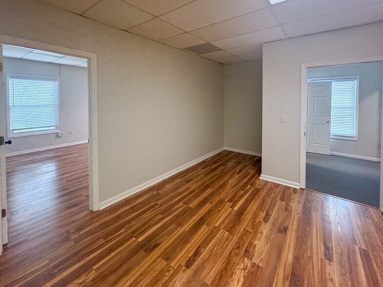 More Photos Of 890 Johnnie Dodds Blvd, Mount Pleasant Office For Lease