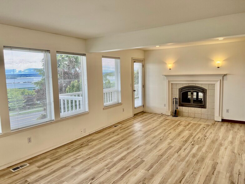 More Photos Of 808-810 6th St S, Kirkland Office Residential For Lease