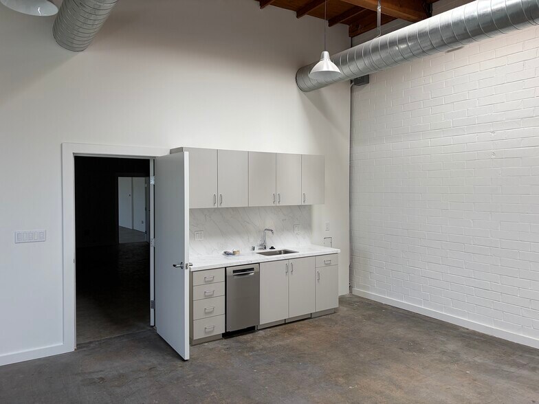 More Photos Of 1714 18th St, Santa Monica Loft Creative Space For Lease