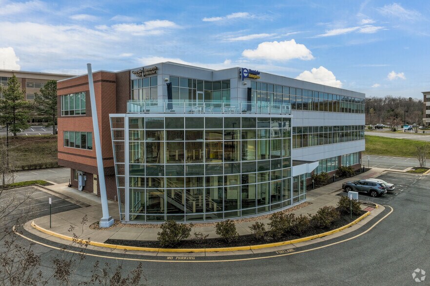 More Photos Of 525 Corporate Dr, Stafford Office For Lease