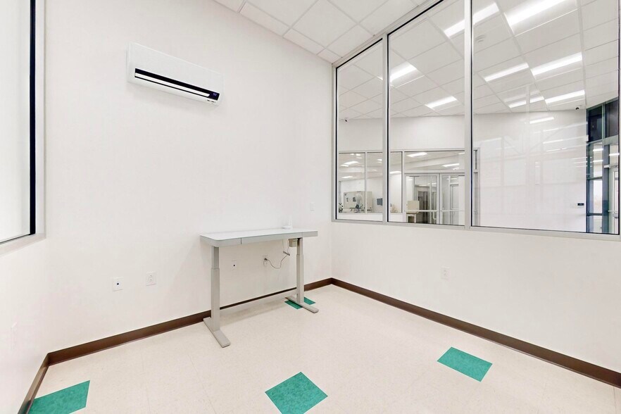 More Photos Of 6410 Gibson Blvd SE, Albuquerque Bank For Sale