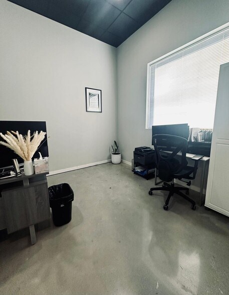 More Photos Of 1711 Amazing Way, Ocoee Storefront Retail Office For Sale