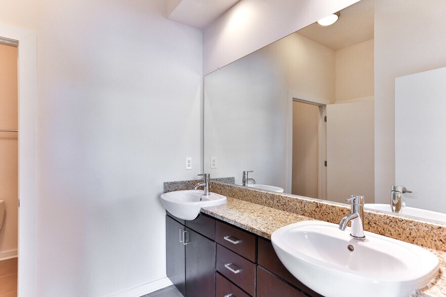 More Photos Of 810 E 7th St, Charlotte Apartments For Lease