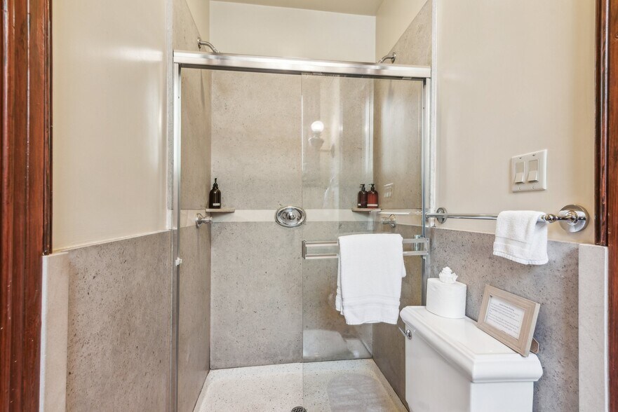 More Photos Of 1057 Steiner St, San Francisco Hospitality For Sale