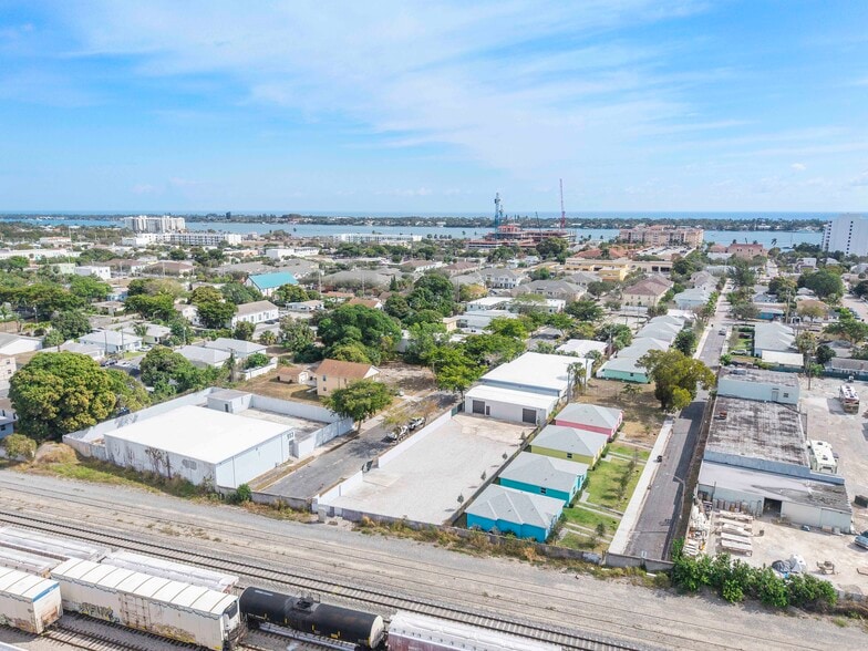 More Photos Of 540 17th St, West Palm Beach Warehouse For Lease