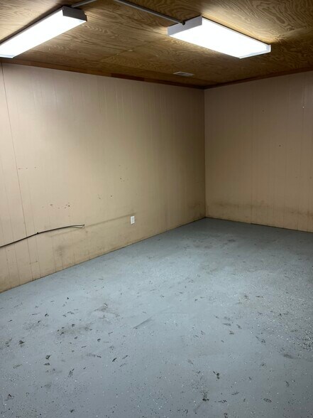 More Photos Of 30 Bridge Ct, Sumter Flex For Lease